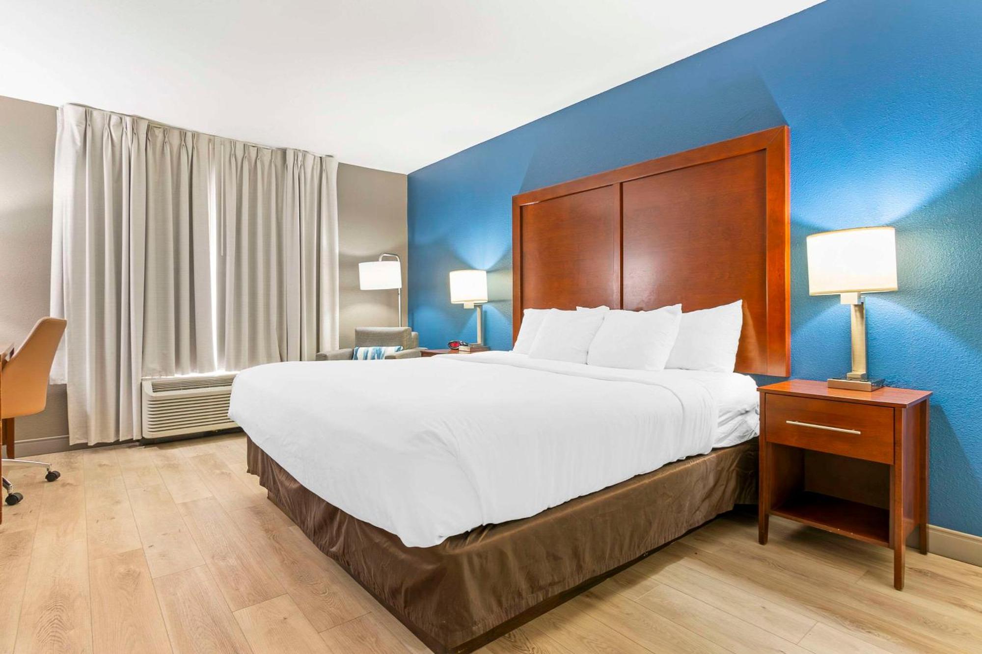 Comfort Near Six Flags St Louis 2*