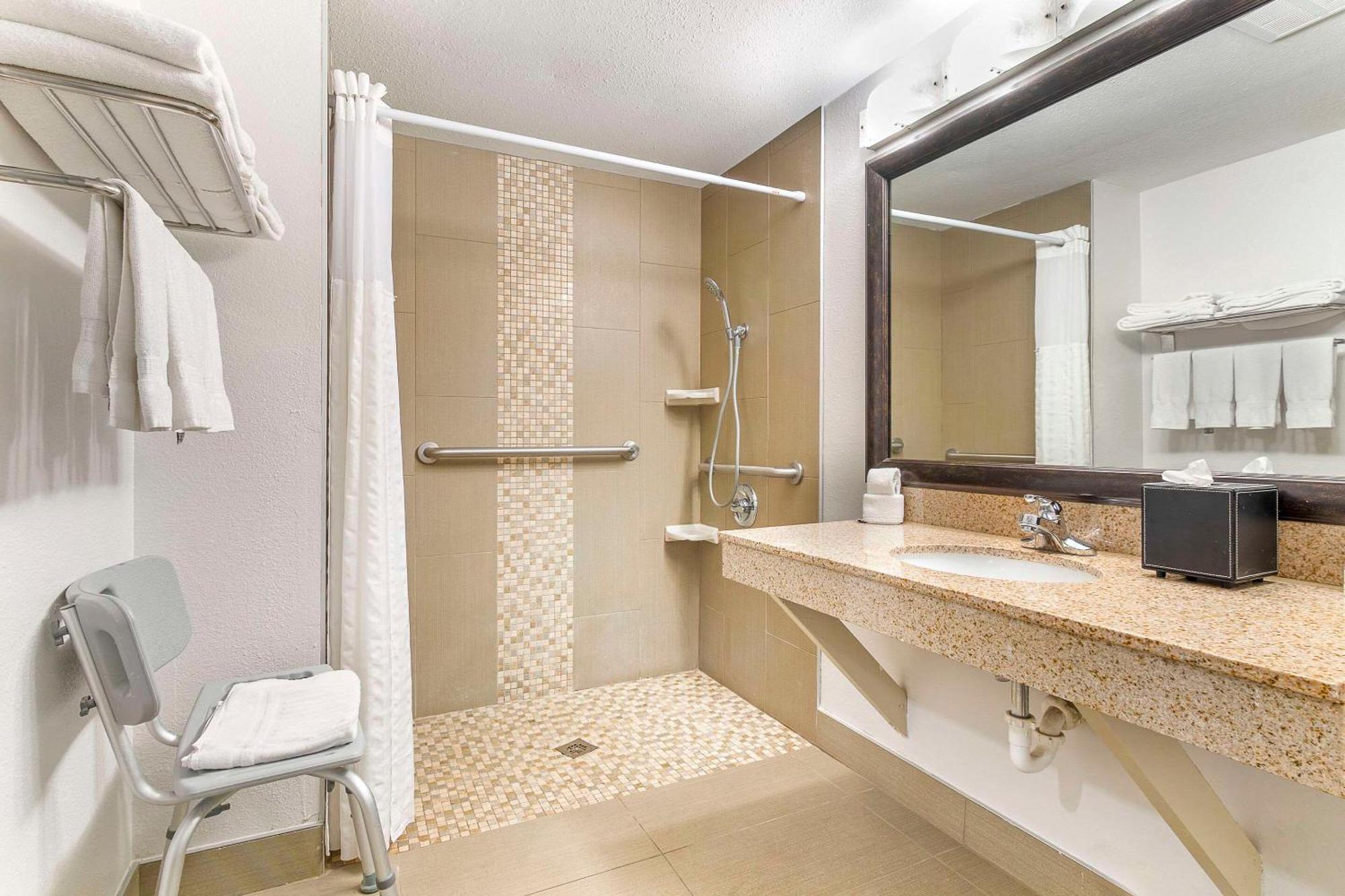 Inn Comfort Near Six Flags St Louis 2*